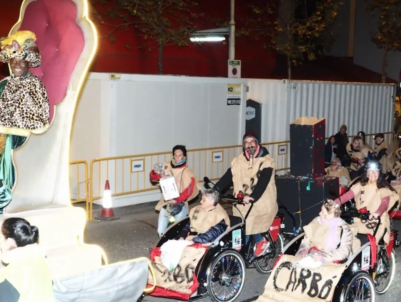 Fem de carboneres a la Cavalcada de reis 2024