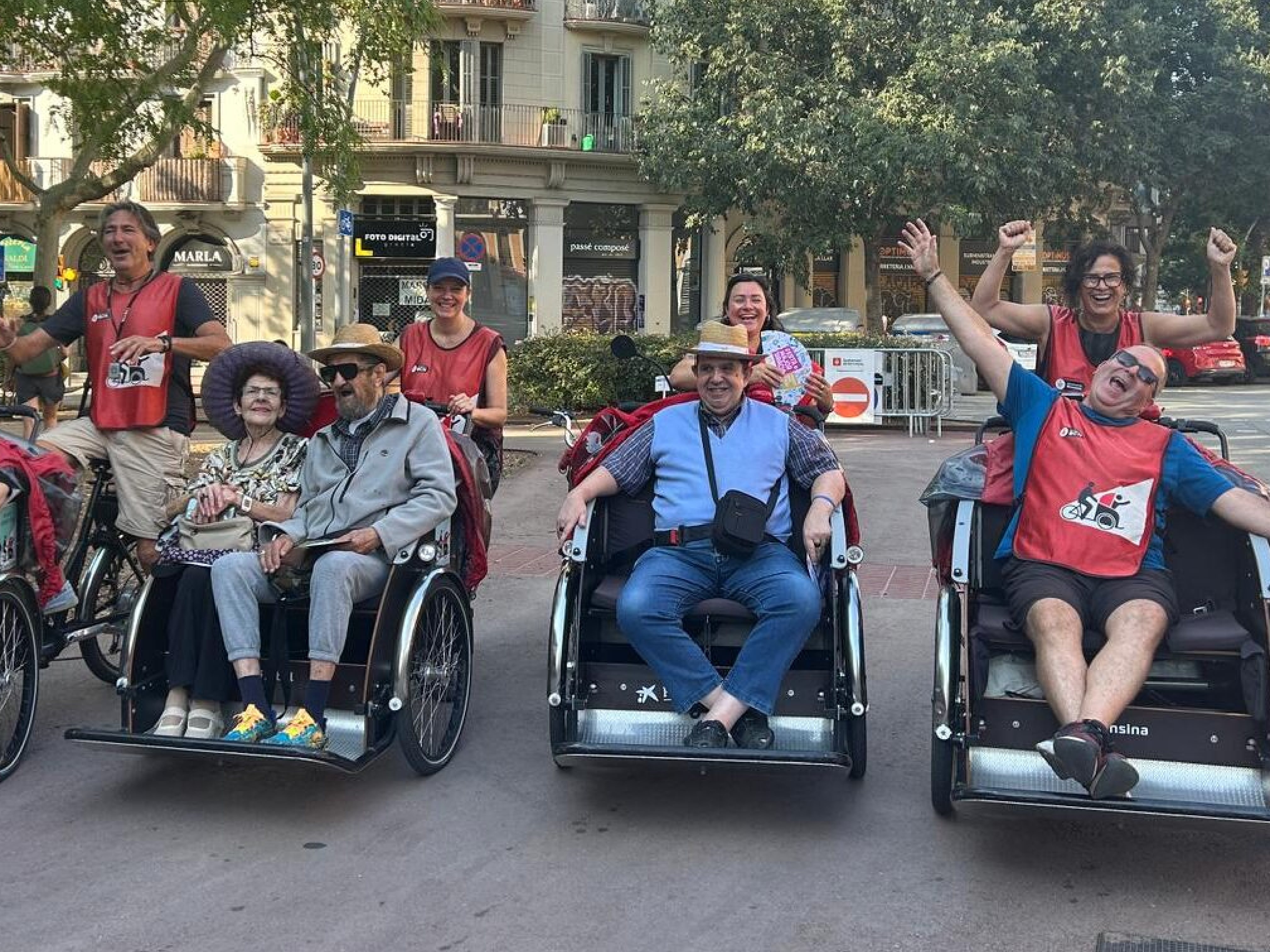 #EBSEBarcelona participa per primer cop a la Pedalada Popular de la Festa Major de Gràcia 2025!