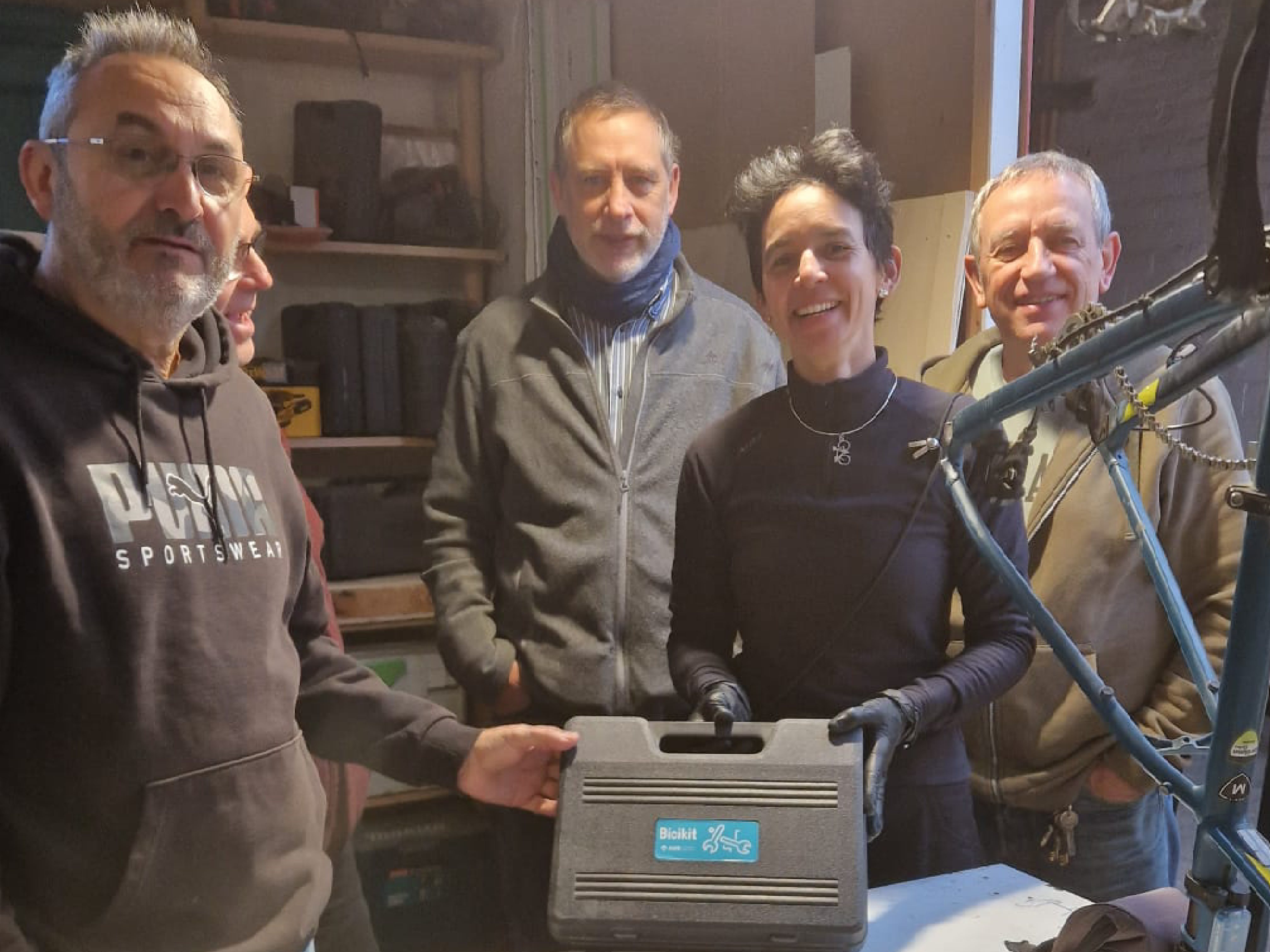 Novembre de mecànica: En Bici Sense Edat lidera tallers a TransfoLAB BCN i col·labora amb L’Escamot Cooperativa